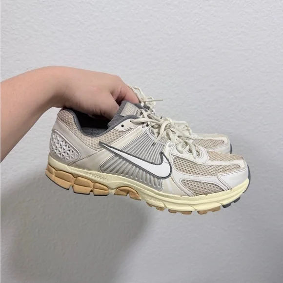 Nike White and Cream Vomero 5 - Picture 6 of 9